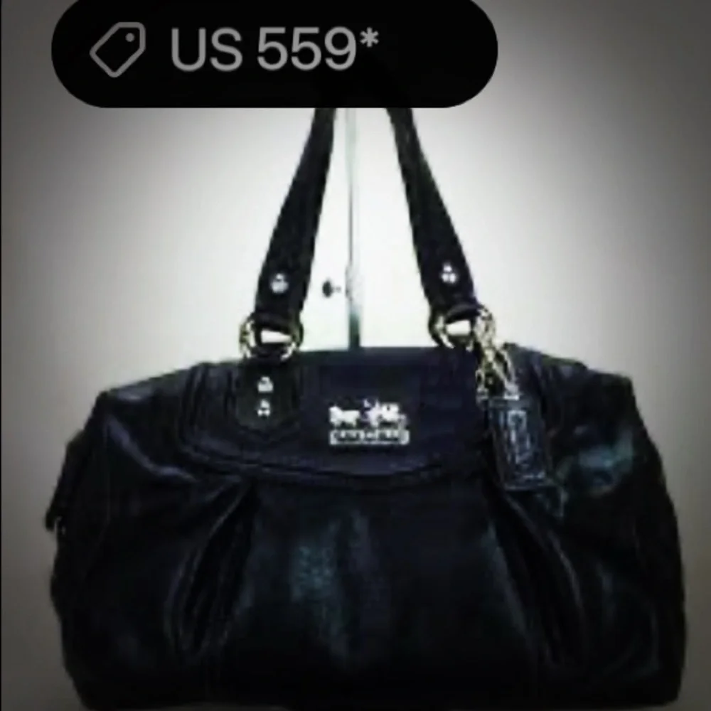 Vintage style Y2K Coach Black Leather Shoulder Bag with Silver Hardware handbag - Picture 4 of 17